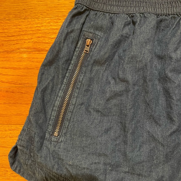 NWOT womens elastic denim shorts - Picture 3 of 4